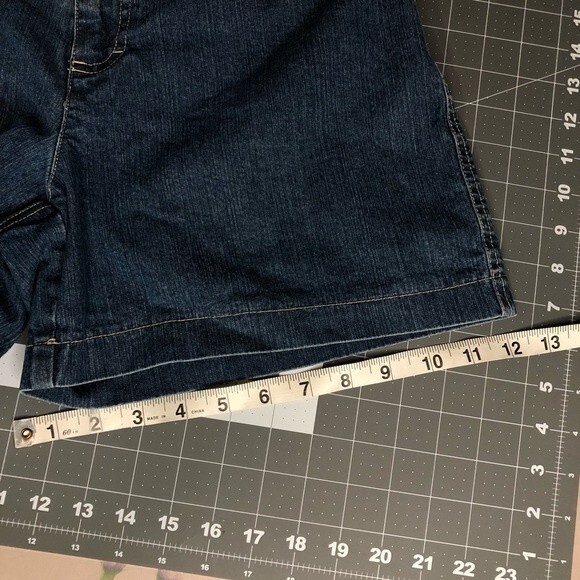 Gloria Vanderbilt Women’s Denim Jeans Shorts Hi-Rise Size 6 - Picture 9 of 13